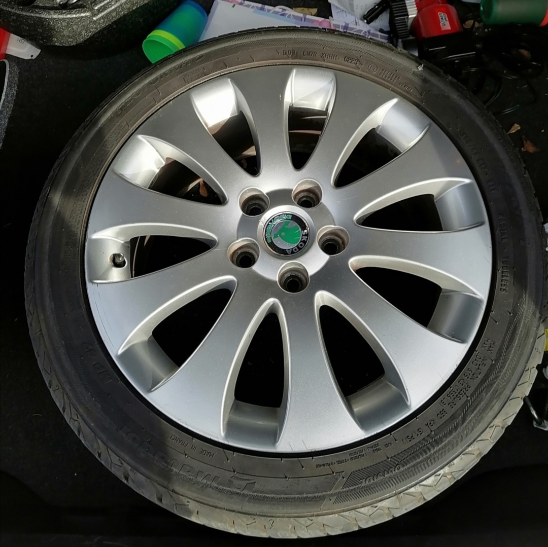 Elektróny Škoda 225/45 R17 5x112