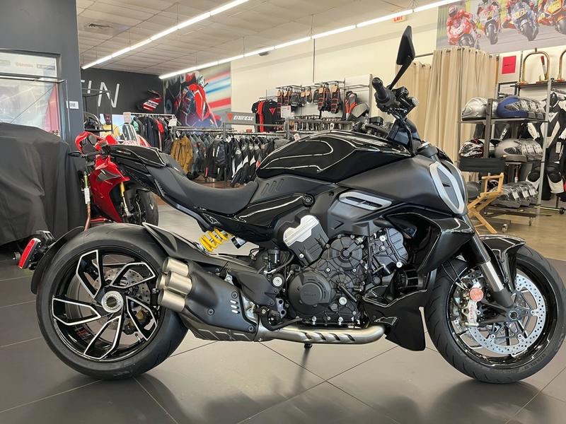 Ducati Diavel V4 Black 2024