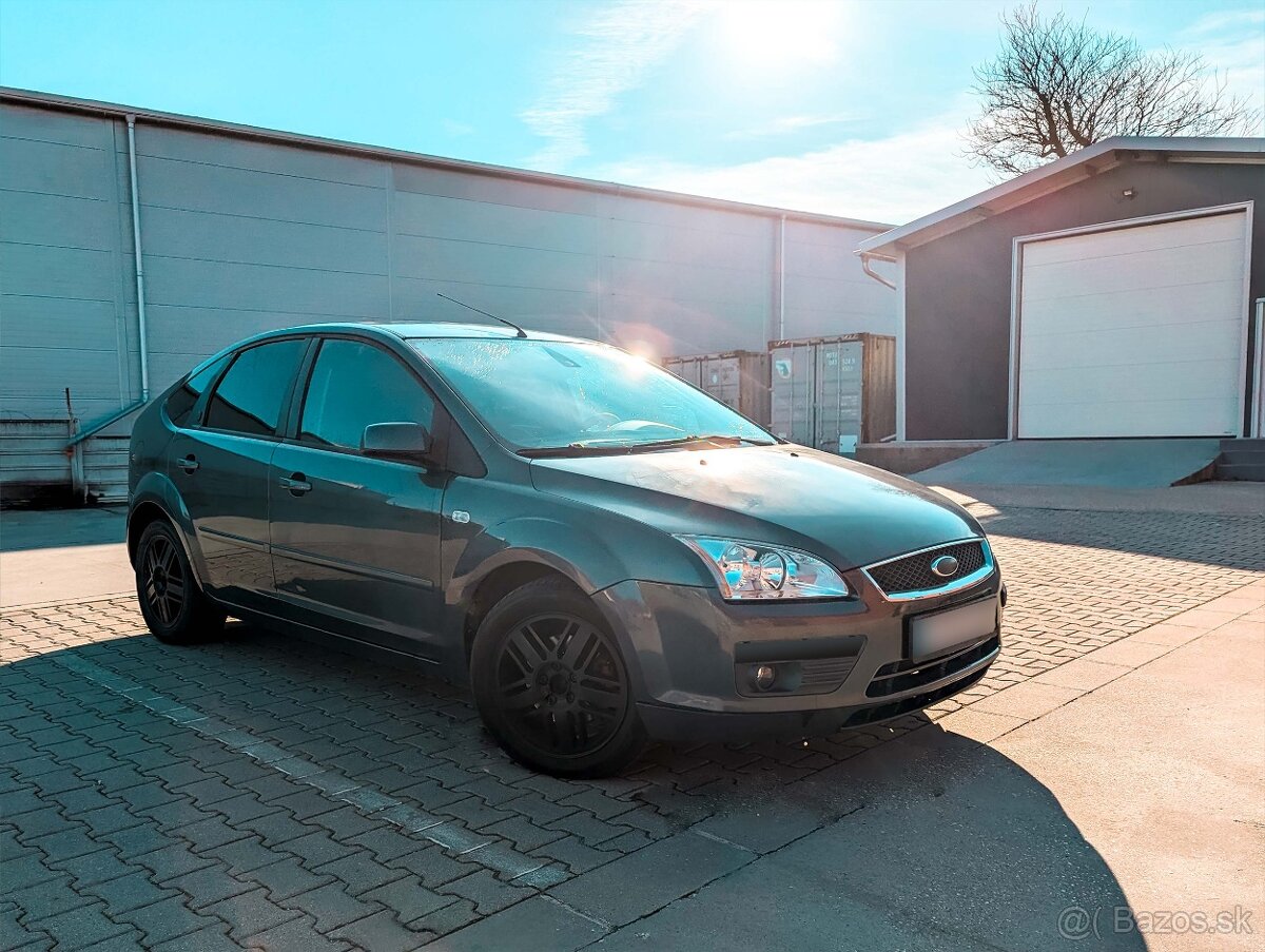 FORD Focus Ghia 1.6 benzín + 3x sada diskov