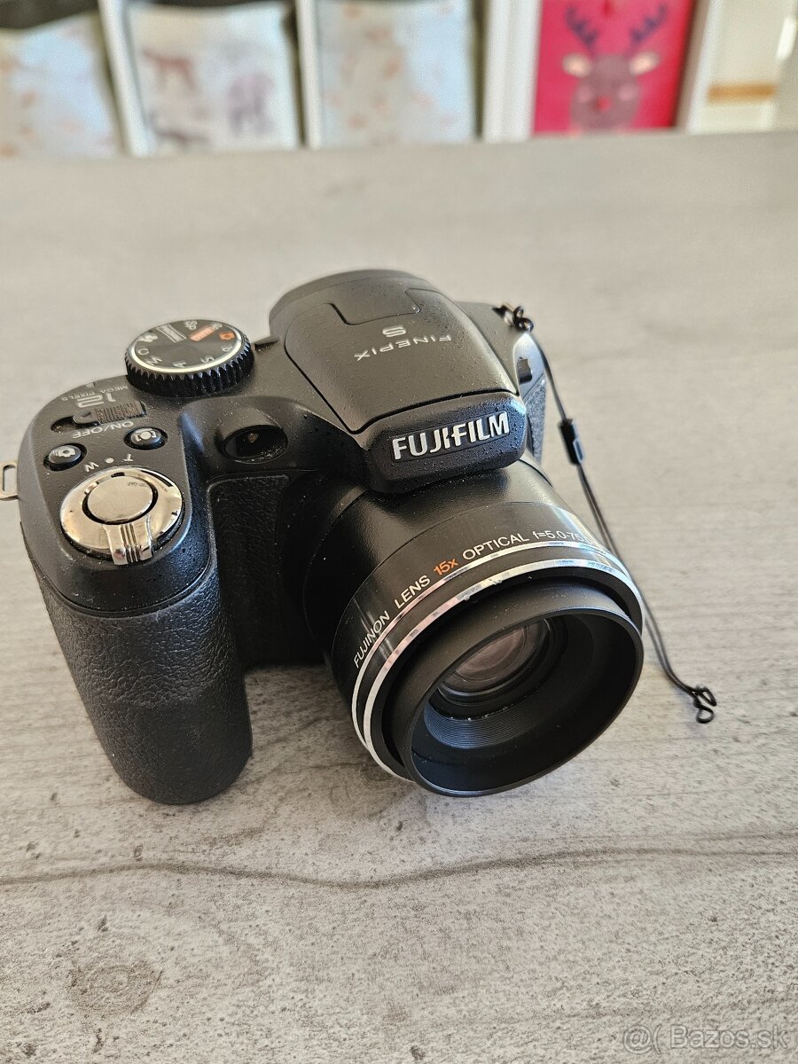 Fujifilm FinePix S1600