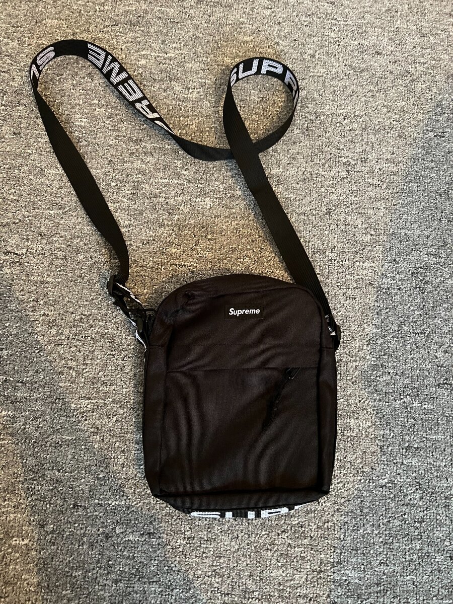 Supreme shoulderbag