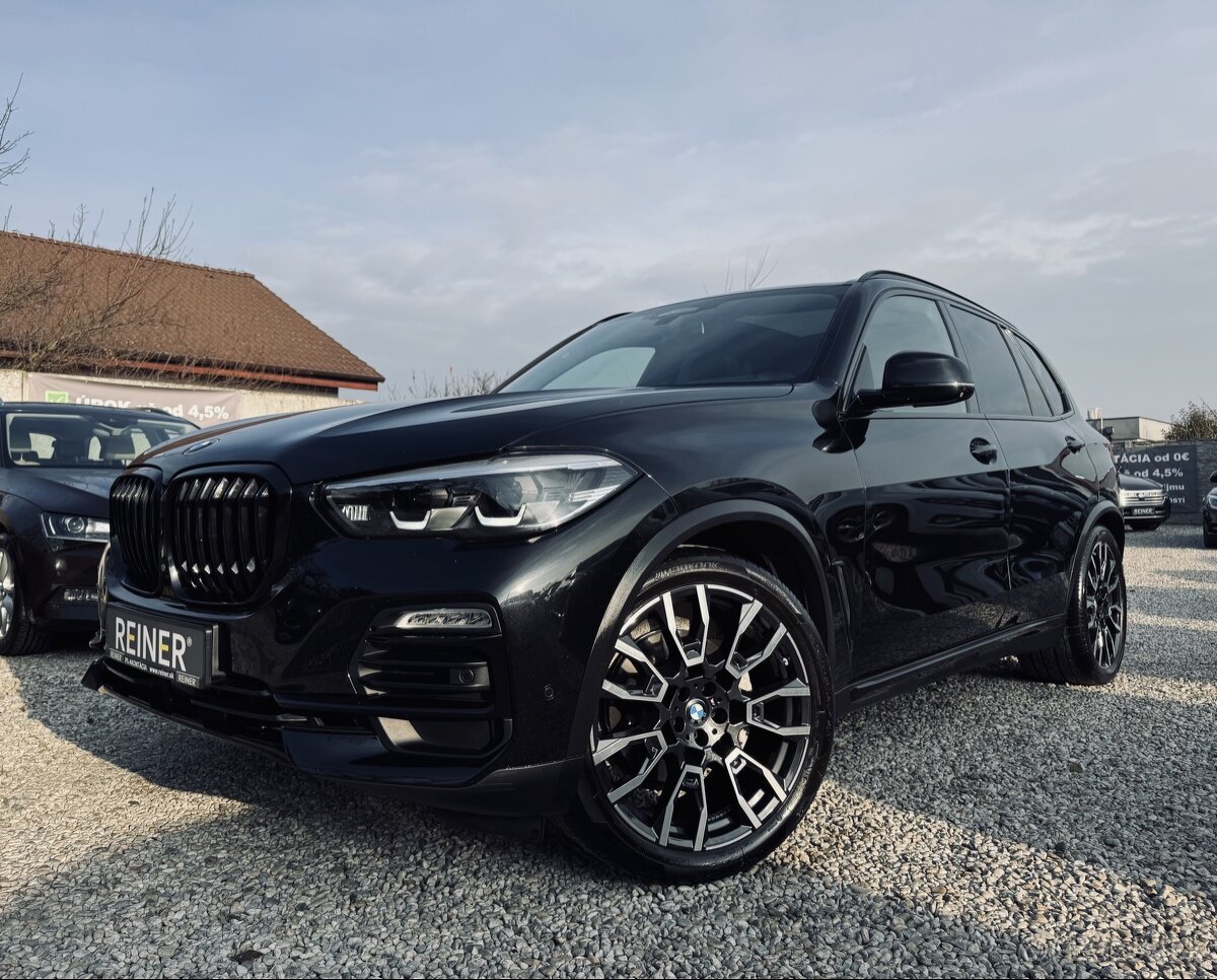 PLNÁ VÝBAVA BMW X5 xDrive30d INDIVIDUAL