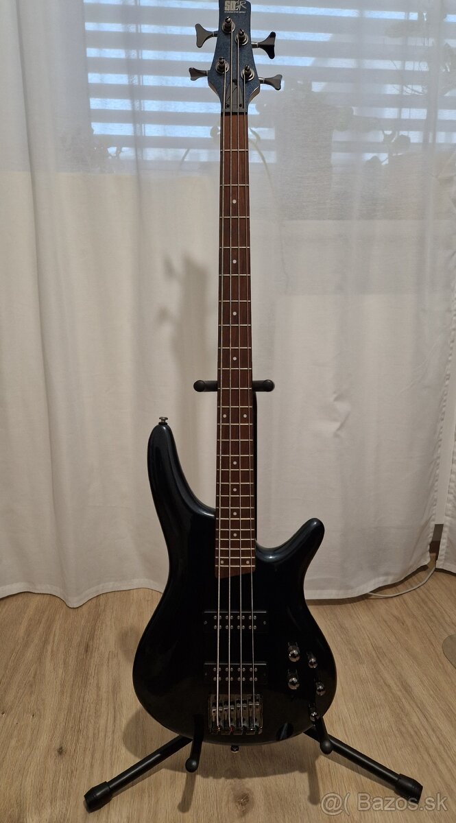 Basová gitara (Ibanez SR300E)