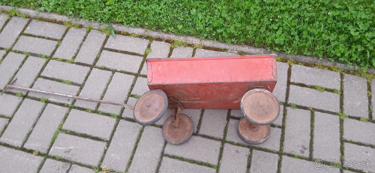 Stará hračka, vozík