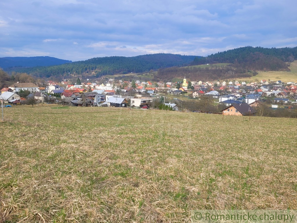 Stavebný pozemok s krásnym výhľadom nad obcou Jasenica pri