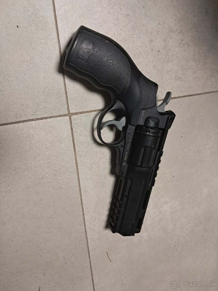 Airsoft revolver