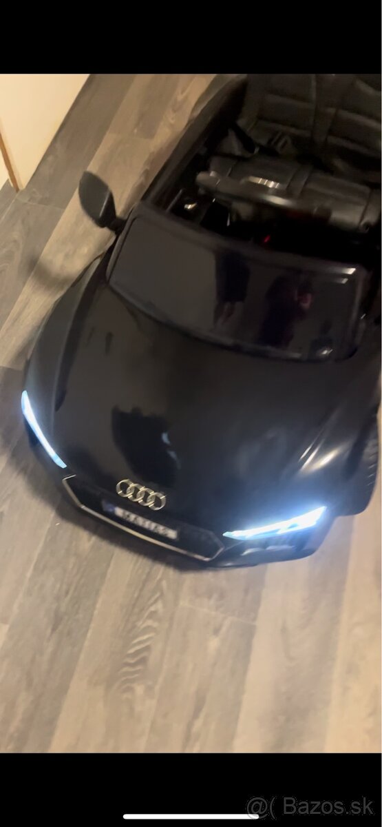 Decké autíčko Audi r8