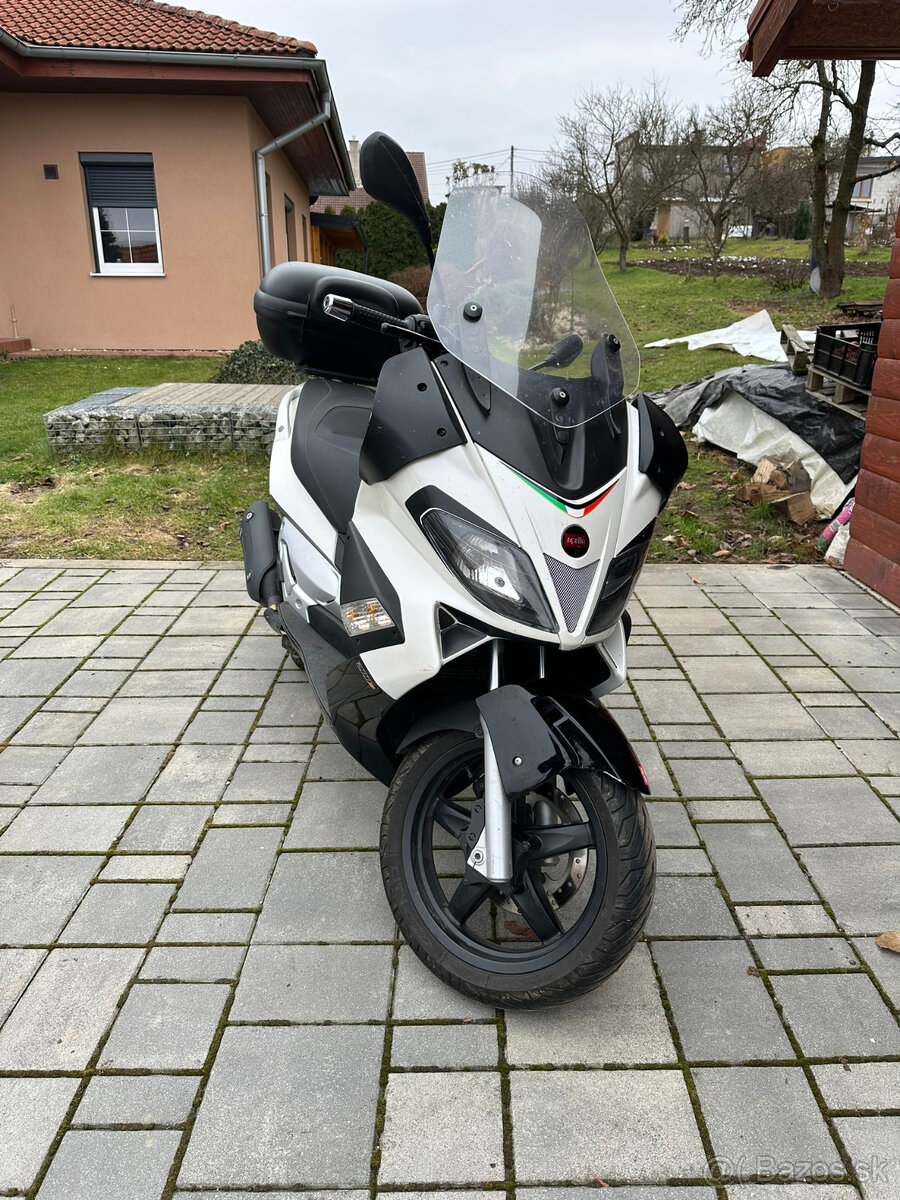 Aprilia SR 300 Max 2013