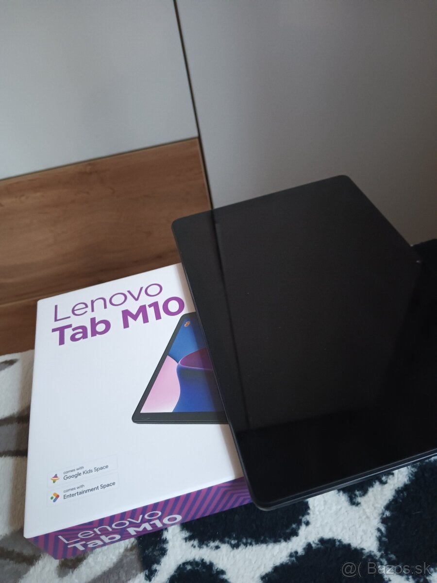 Lenovo M10