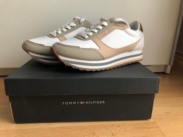 Predám FEMININE TOMMY MONOGRAM SNEAKER