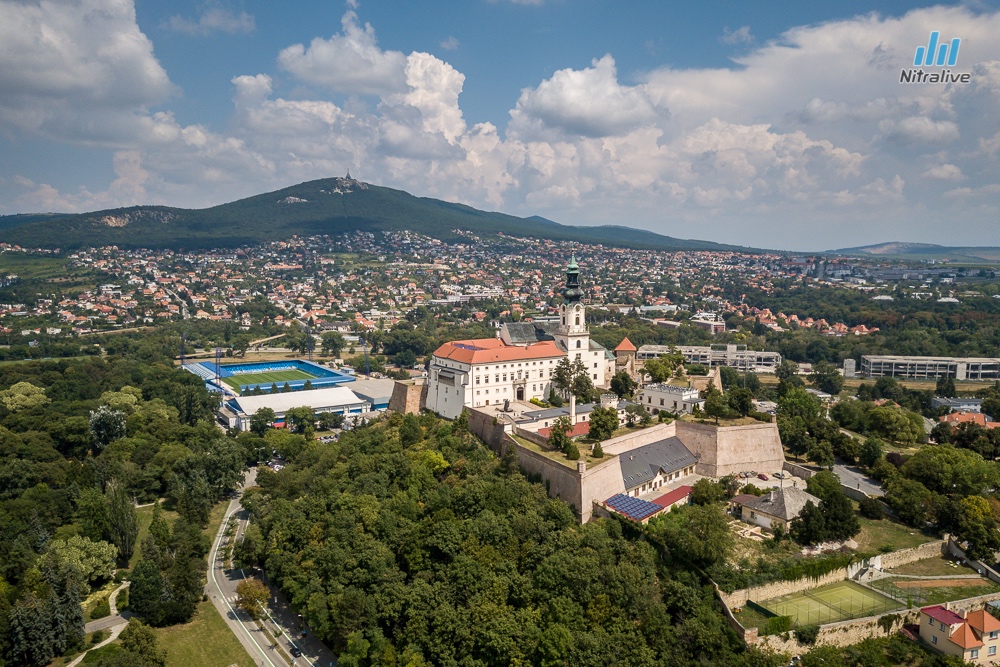 HĽADÁM BÝVANIE PRE 2 OSOBY - NITRA (ALEBO 10 KM OKOLIE)