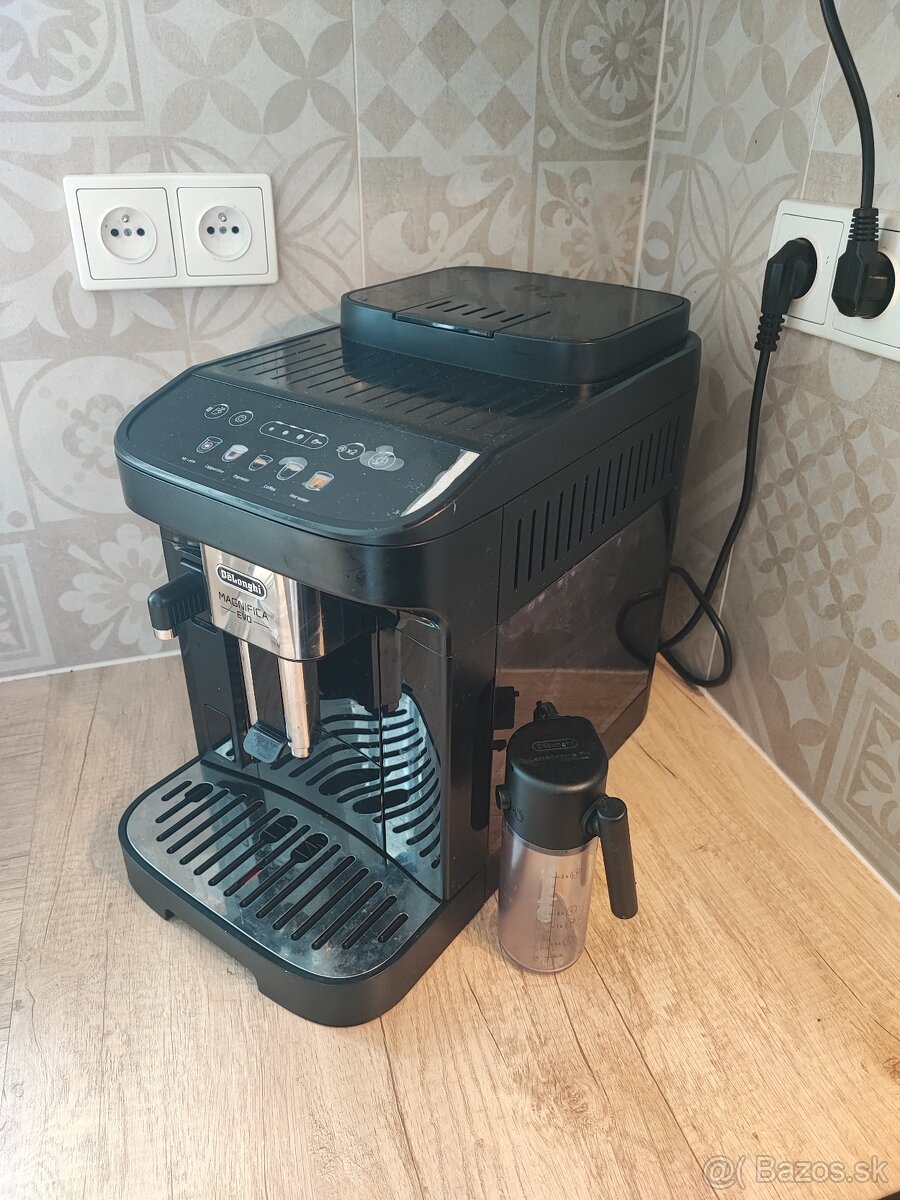 Kavovar delonghi magnifica evo