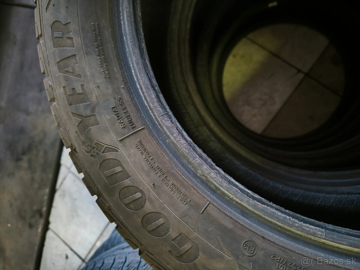 Goodyear Ultragrip 235/55 r18