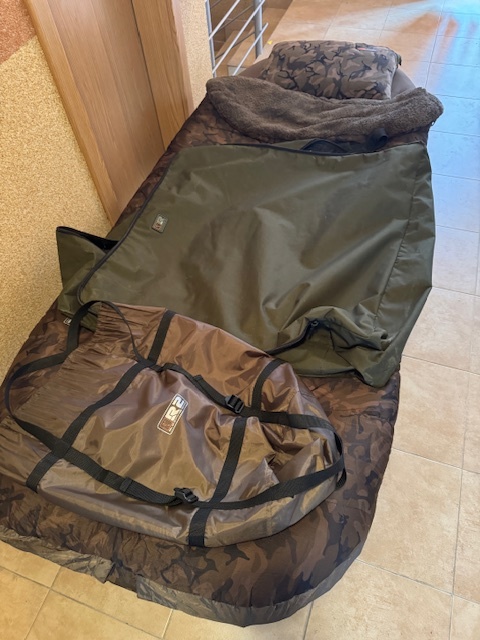 FOX Lehátko so spacákom R2 Camo Bedchair Standard