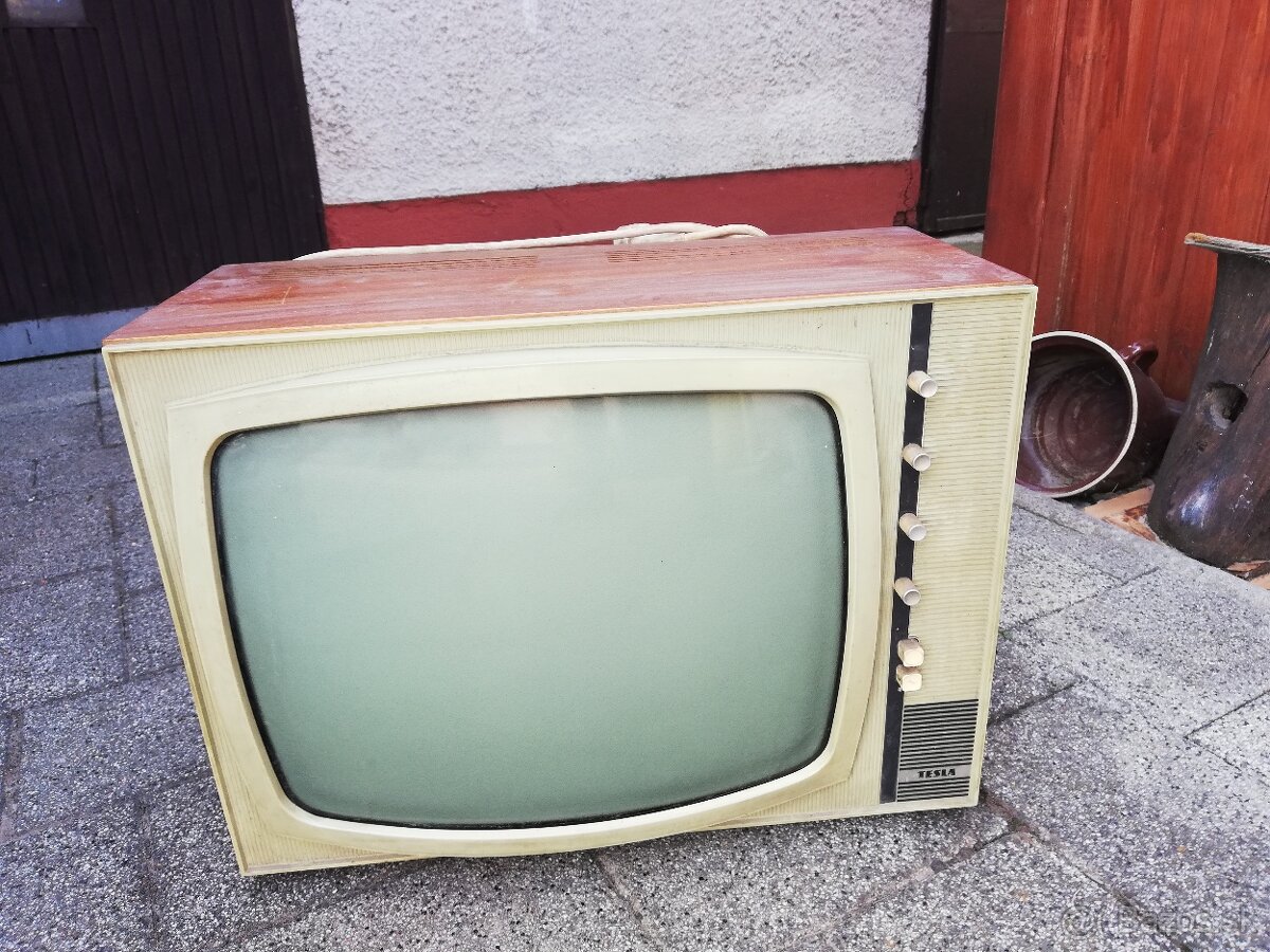 Predam retro televizor Tesla Orava 128U