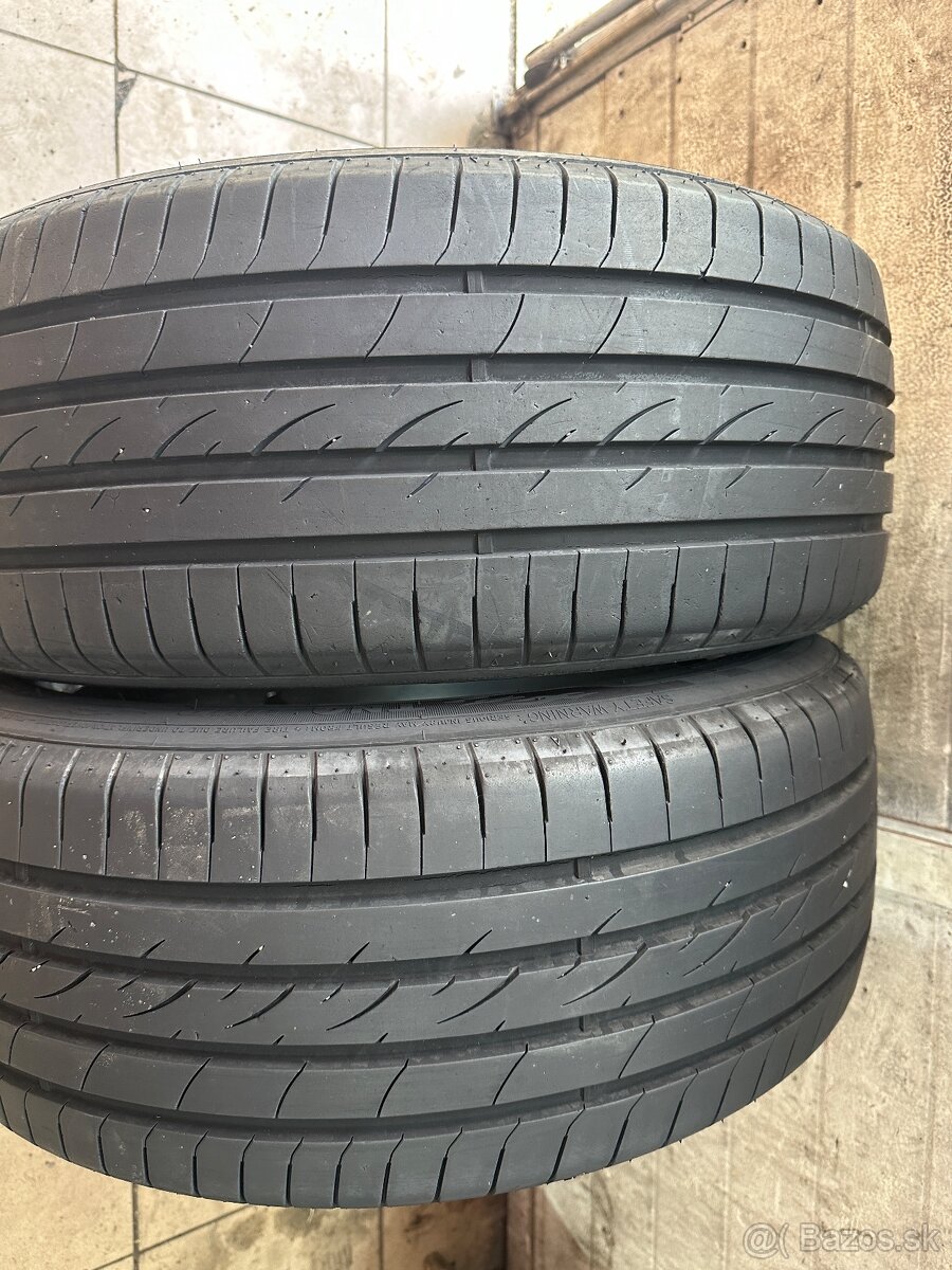 235/45R19 letne