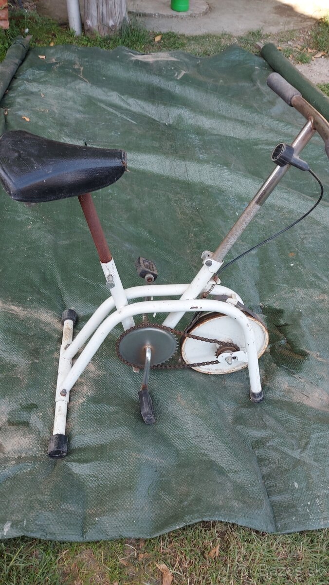 retro stacionarsky bicykel roroped