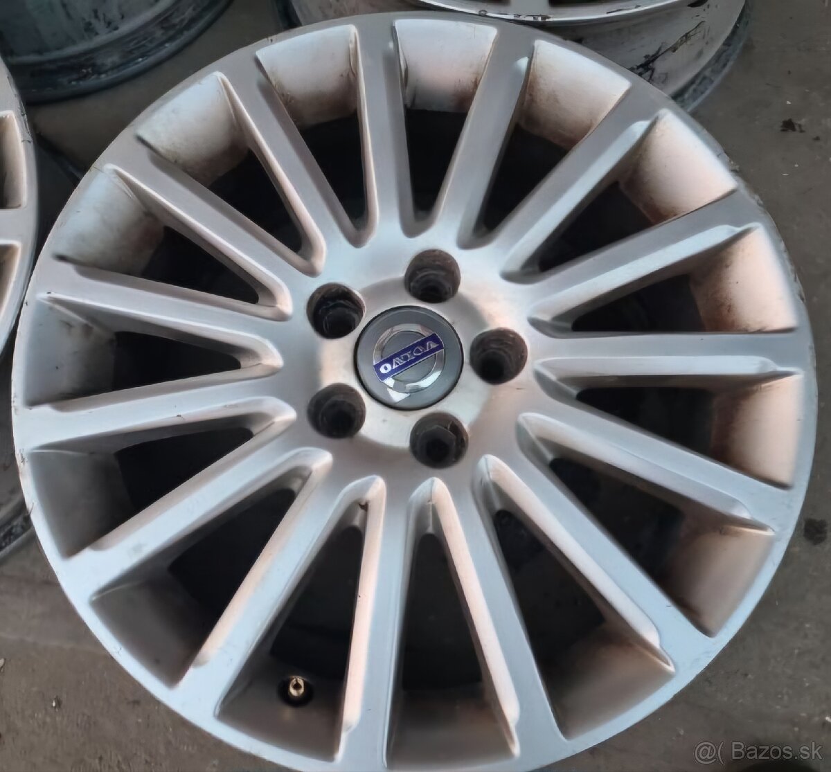 Kúpim len tieto originál disky 5x108 r17 Volvo S80