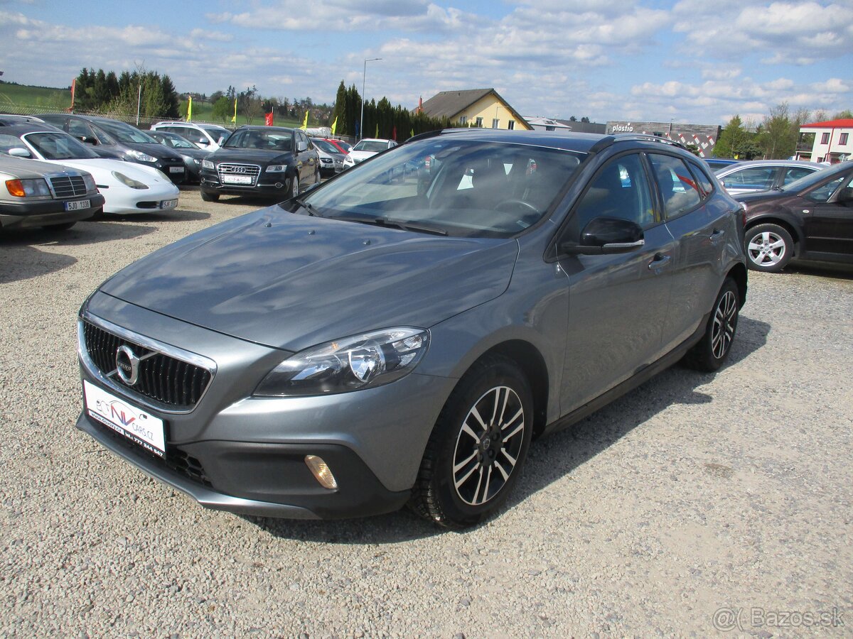 VOLVO V40 2.0D88kw CROSSCOUNTRY 10/2018 bez koroze