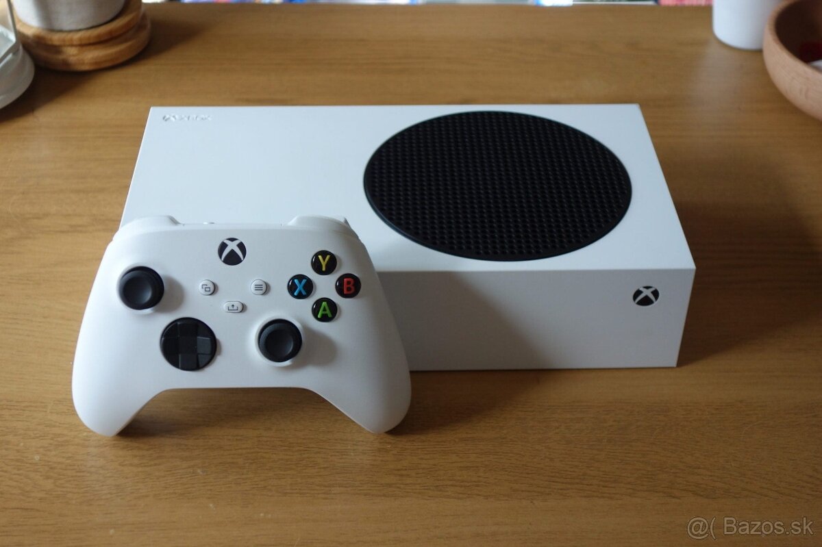 Xbox Series S + 2 ovládače – TOP stav