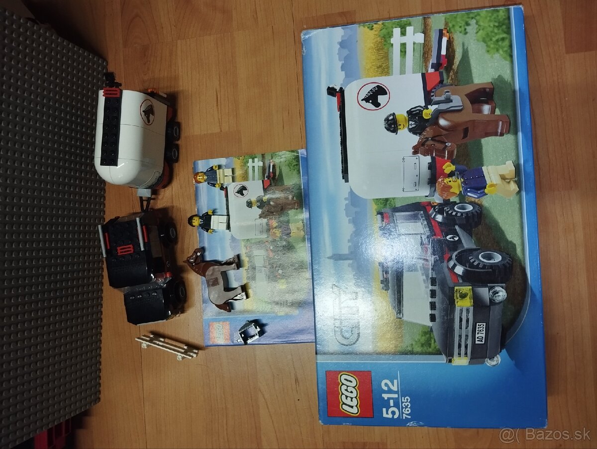 Lego city jeep s prívesom na kona