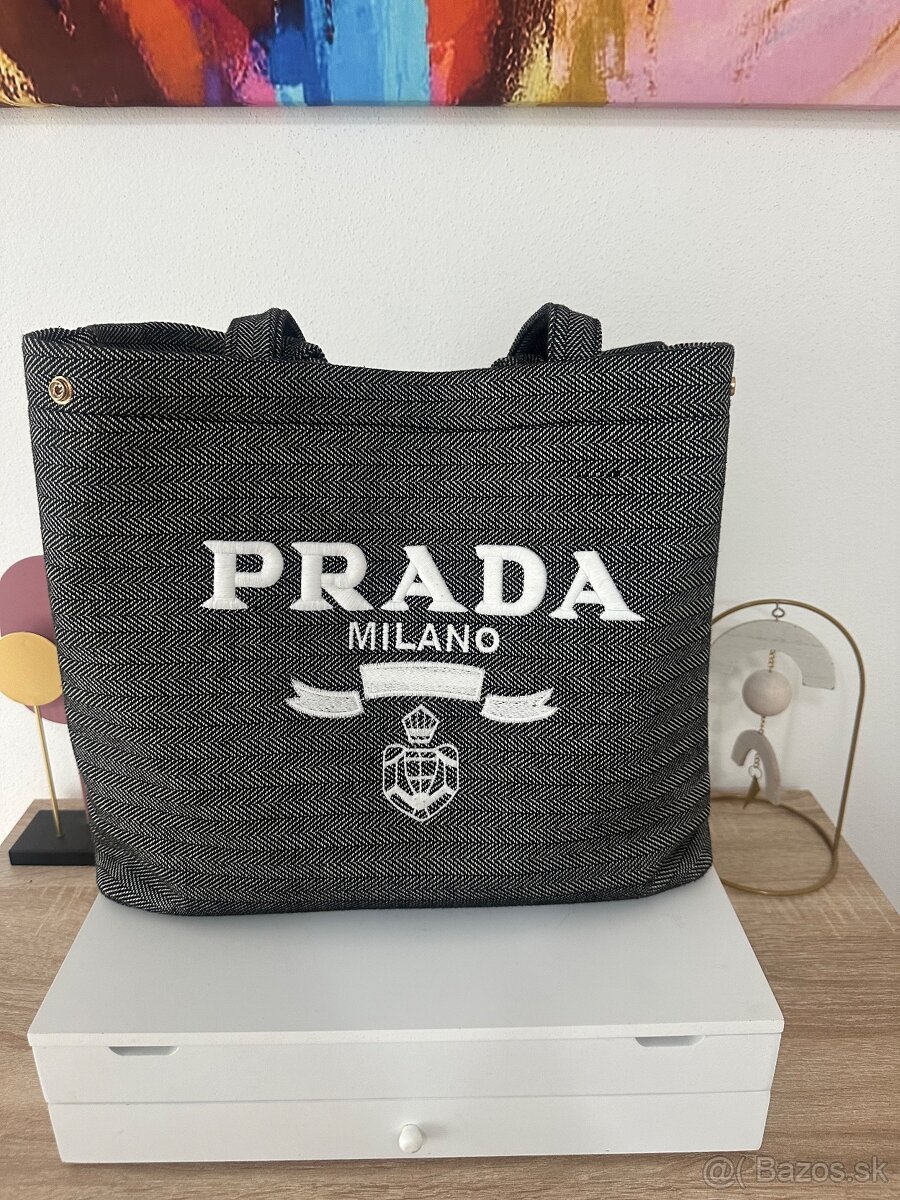 Prada kabelka priestranna