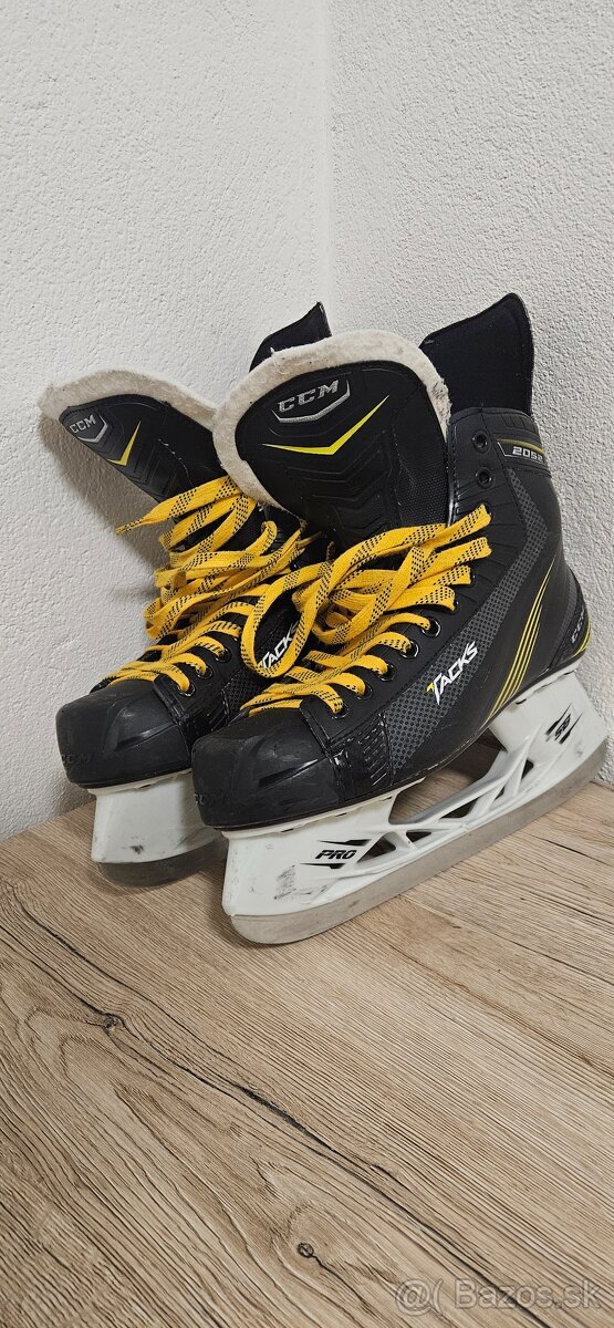 Korcule CCM Tacks velkost 44