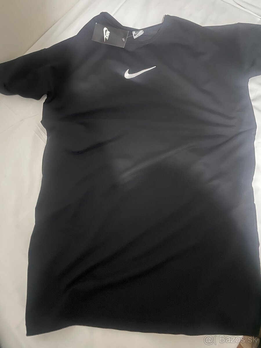 Dámske športové šaty Nike