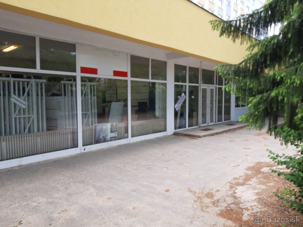 Na prenájom obchodný priestor 220 m2 + sklad Banská Bystrica