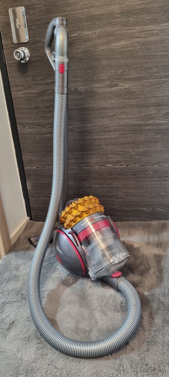 Predám Vysávač DYSON Cinetic Big Ball Multifloor 2