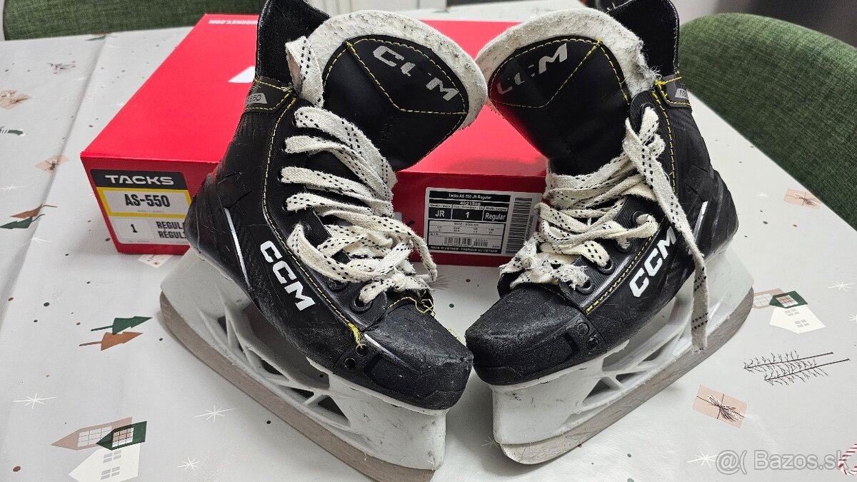 Korcule CCM Tacks AS 550 JR Regular Size 1, 33.5