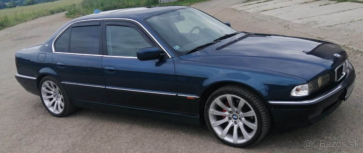 BMW E38 730i S V8