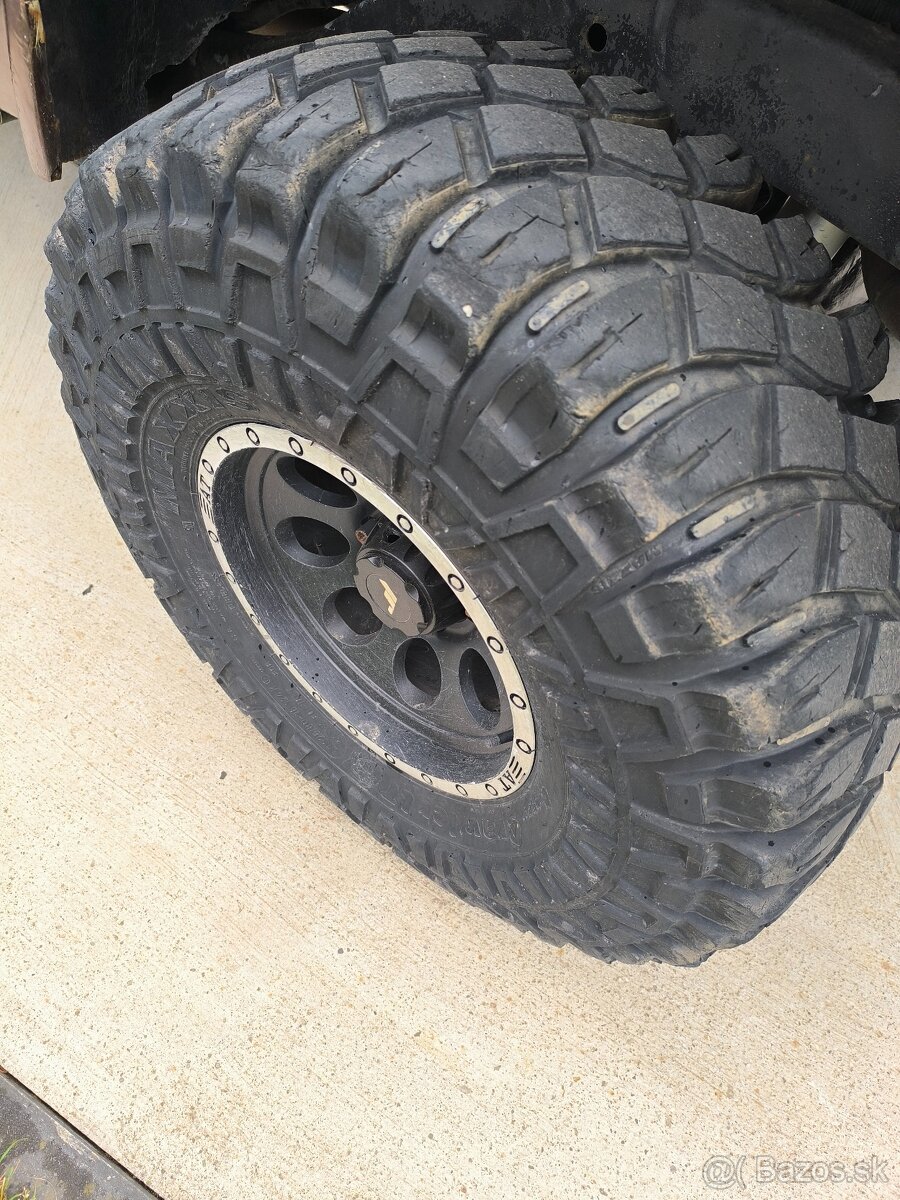 Maxxis 37x12.5 r15