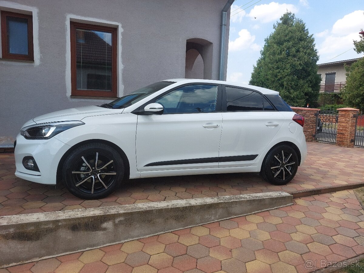 Predam hyundai i20, 1.2, 13000 km