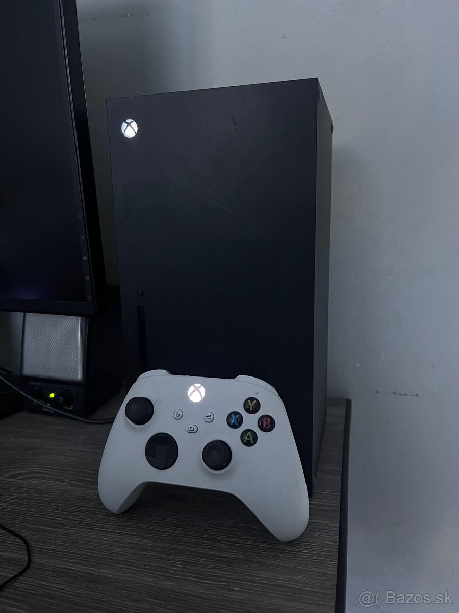 Xbox Series X 1TB + 2x controller + 10 drahych hier