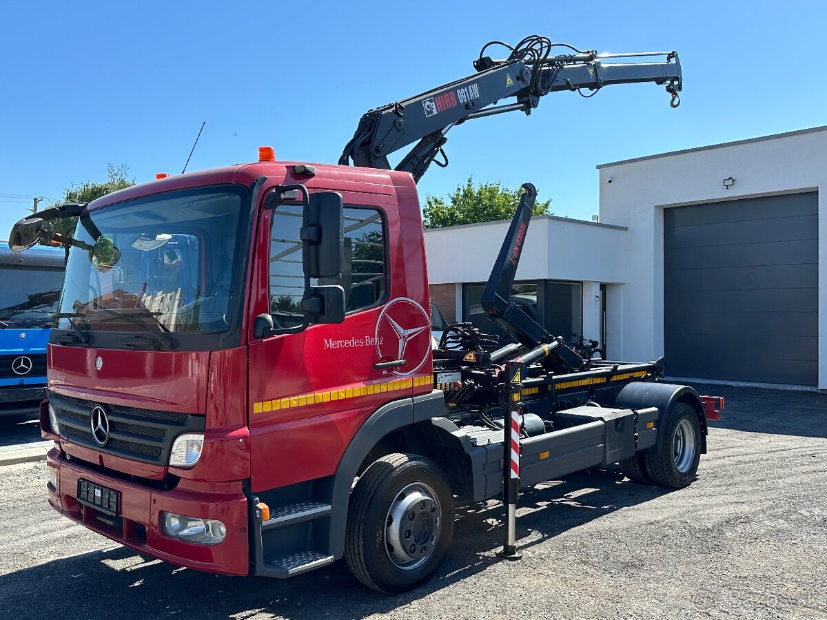 MERCEDES-BENZ ATEGO 1218 HÁKOVÝ NAŤAHOVÁK + HYDRAULICKÁ RUKA