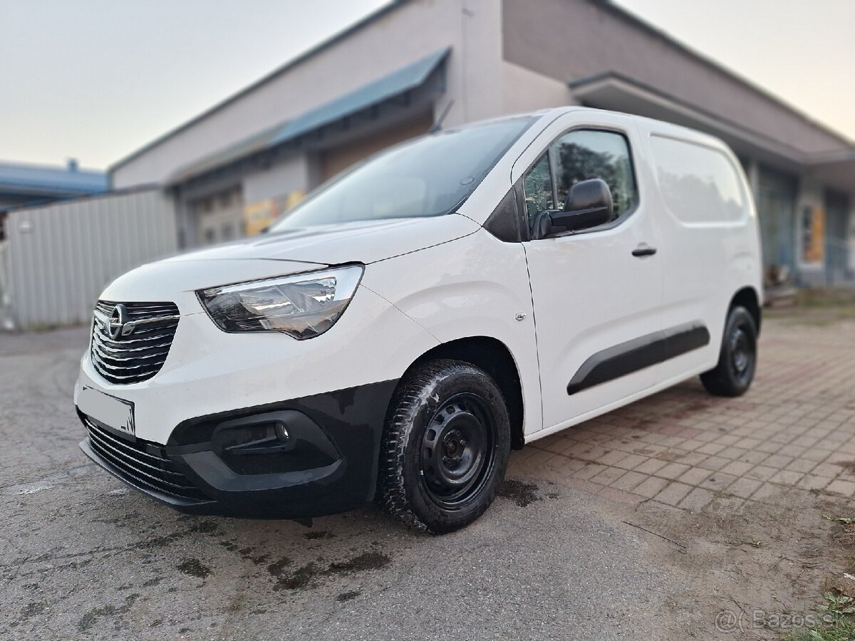 Opel Combo L1
1.5D,75kw, 4/2022, 46 000km
odp.DPH-14 640 €