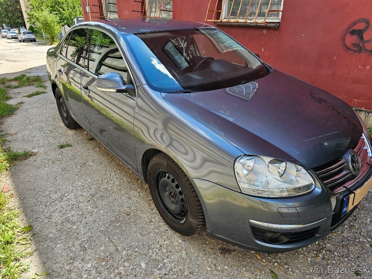 Predáme zachovalý VW Jetta 1,6 benzin-75kW automat 1 majiteľ