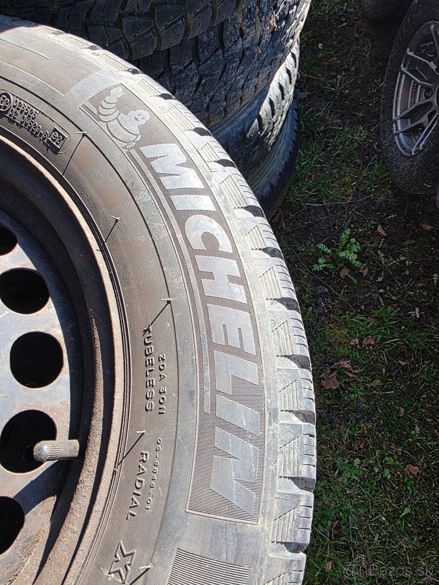 Predam pneu  Michelin na diskoch 195/65 R15