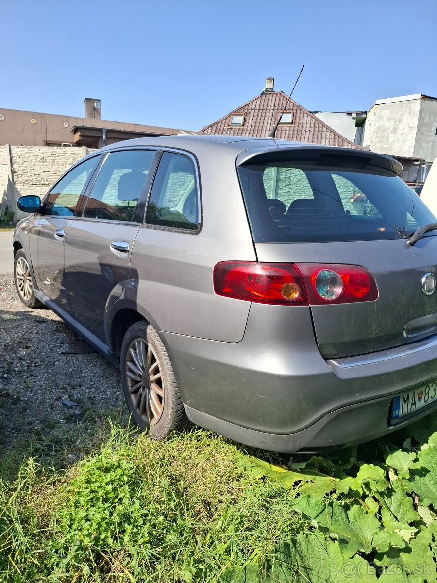 Predám alebo rozpredám fiat croma rok 2010