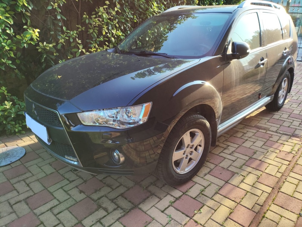 MITSUBISHI OUTLANDER 2,4 BENZÍN, 4X4