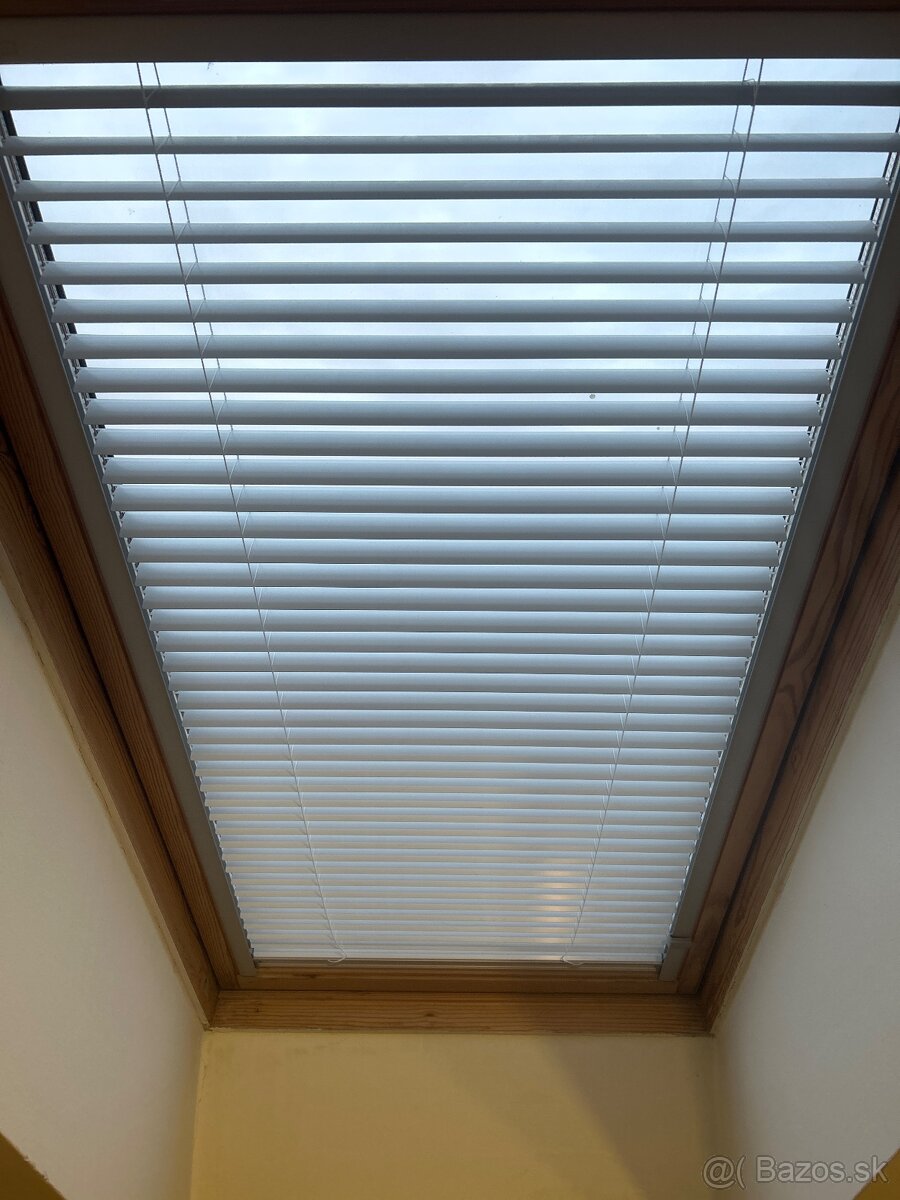 Predám VELUX žalúziu na strešné okno