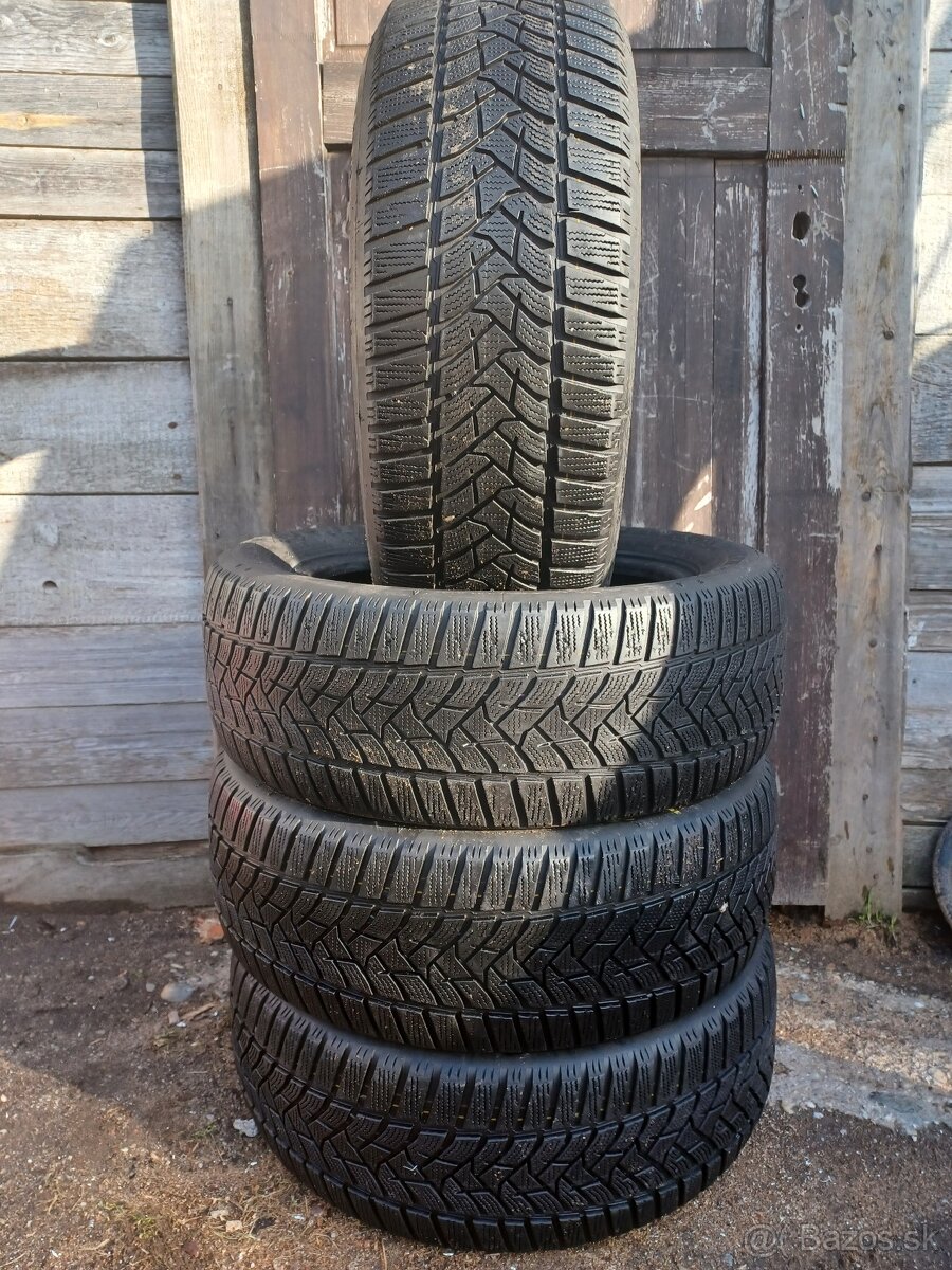 Predám 4 jazdené zimné pneumatiky Dunlop Sport 205/55 R16