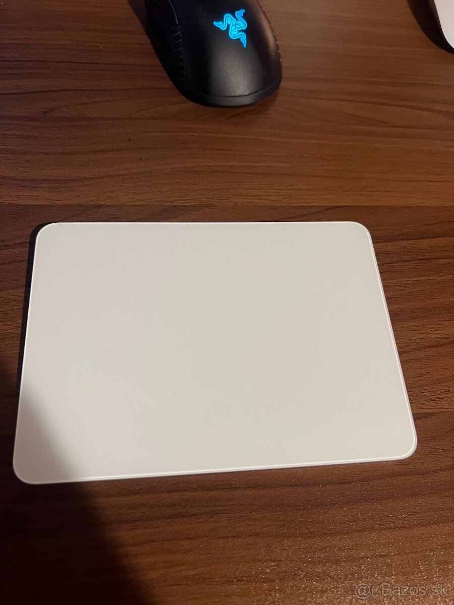 Apple Magic Trackpad, biely