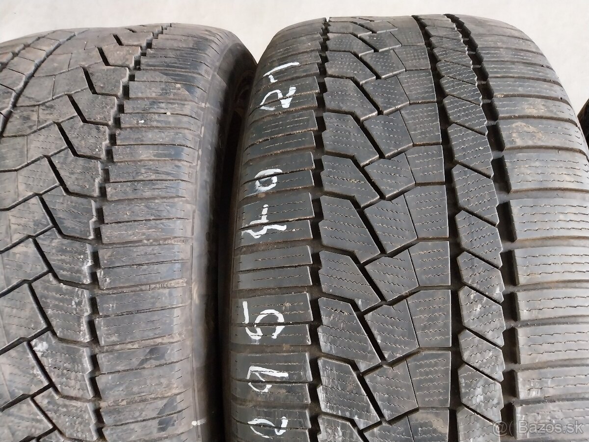 Pneu 295/40R21