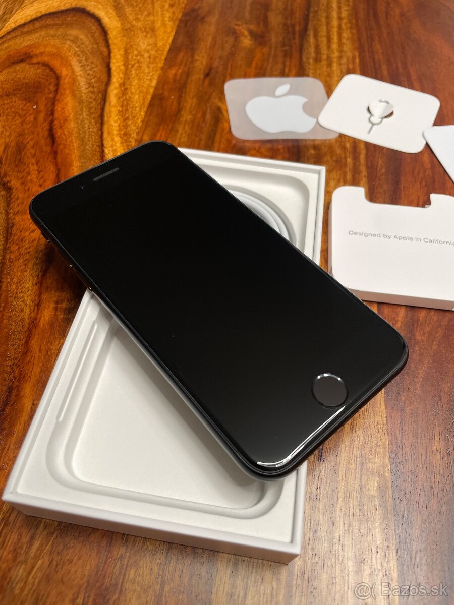 Apple iPhone SE 2020 64gb Black - ako novy, bez škrabanca