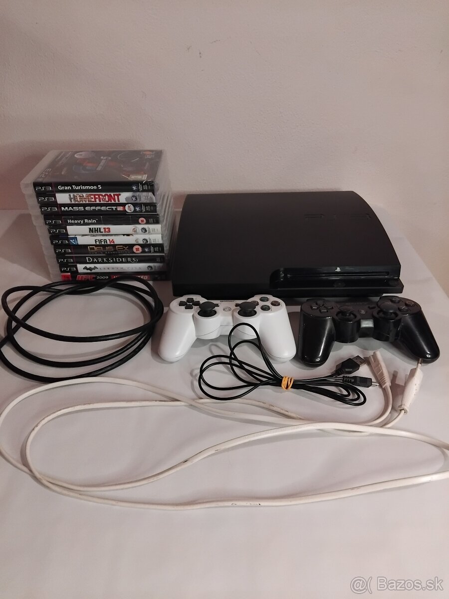 PS3 Slim 320 GB + 2 ovládače + káble + 10 hier - dobrý stav