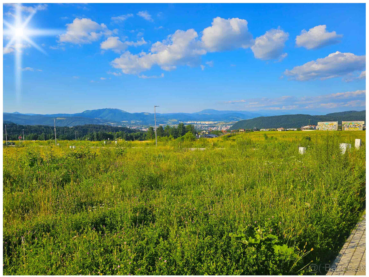 STAVEBNÝ POZEMOK / B.BYSTRICA / PRŠIANSKA TERASA / IS - áno