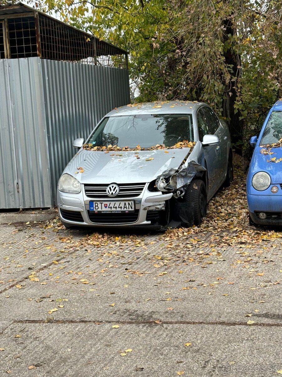 Predam havarovany volkswagen jetta 1.9 tdi 2009