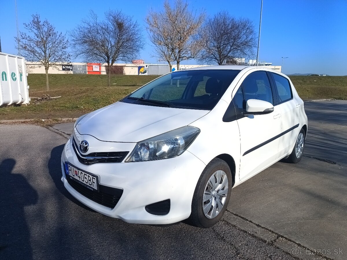 Toyota Yaris 1.33 benz,100PS,r. 2012 ,kup SR, 2 sady kolies